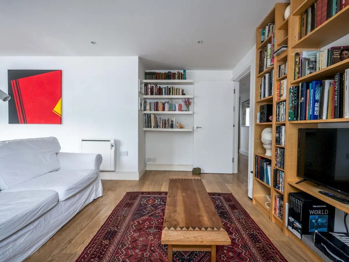Cosy And Spacious Flat Near London Bridge 0*,  United Kingdom