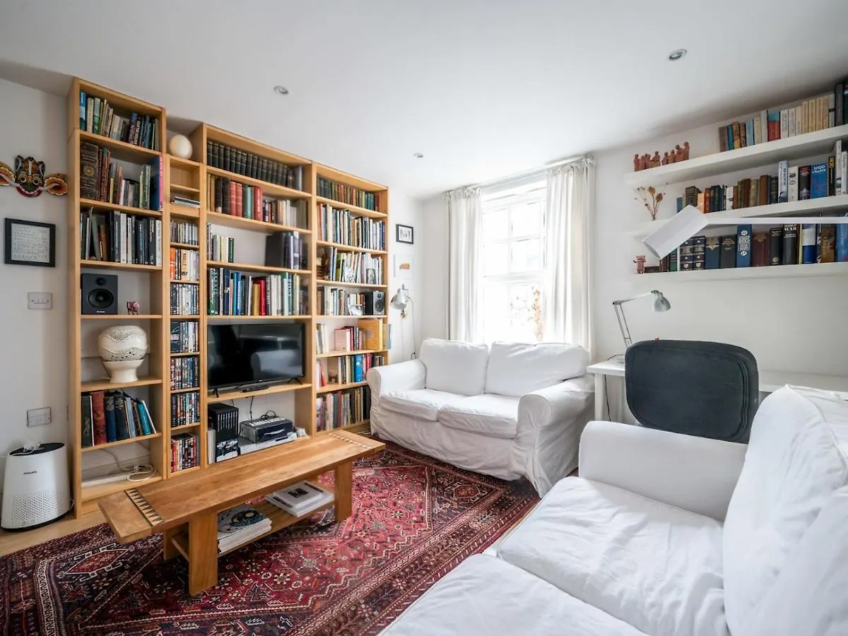 Cosy And Spacious Flat Near London Bridge 0*,  United Kingdom